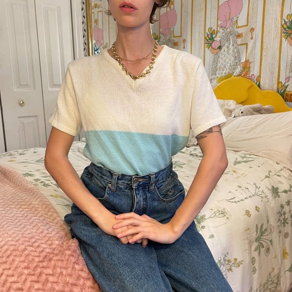 70s Blue and white colourblocked knitted acrylic vneck sweater shirt - Picture 8 of 11